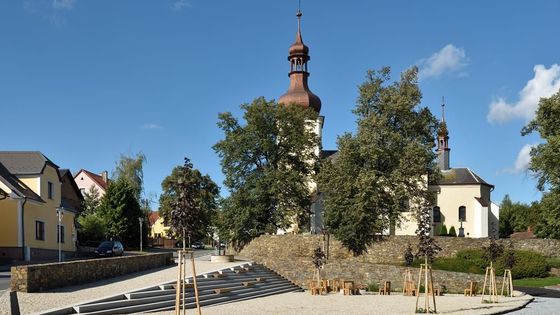 Nikdy neměli náves, tak si ji vytvořili. Města by si z vesnic měla vzít příklad, tvrdí architekt