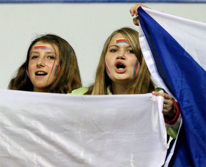 "Češi, do toho!" znělo stadionem. Patnáct tisíc diváků vytvotřilo důstojnou kulisu mezinárodnímu utkání.