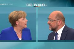 Islám do Německa patří, ale Turecko do EU ne. Merkelové vyšel televizní duel lépe než Schulzovi
