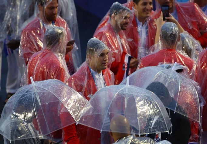 Zahajovací ceremoniál OH 2024 - Chorvati v pláštěnkách