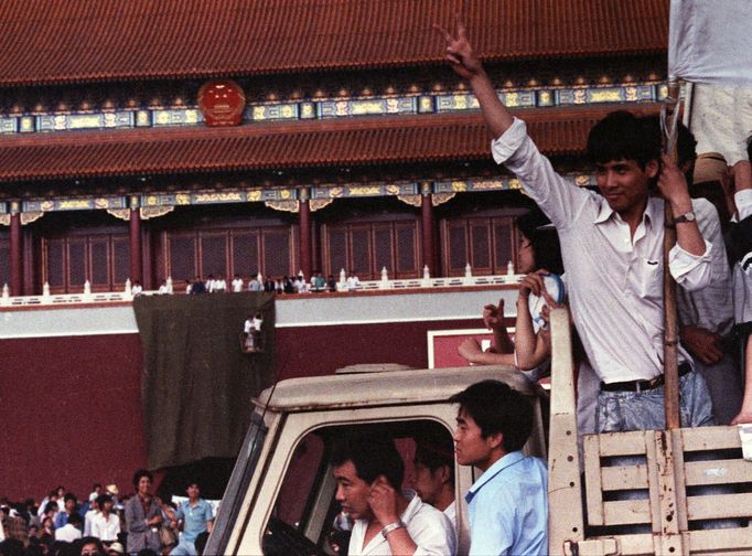 Dobové foto pořízené v roce 1989 v Pekingu v Číně. Připomínka masakru na náměstí Nebeského klidu, ke kterému došlo zejména v rozmezí 3. a 4. června roku 1989.