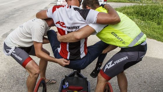 Foto: V tomhle závodě jezdí zdraví s handicapovanými. Vyhrát může i poslední