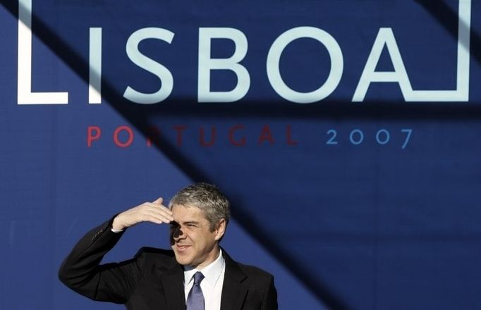 Portugal's Prime Minister Jose Socrates gestures before the signing ceremony of the EU Treaty of Lisbon December 13, 2007. REUTERS/Nacho Doce (PORTUGAL