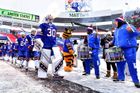 Na New Era Field přivítali oba celky bubeníci místního týmu amerického fotbalu Buffalo Bills.