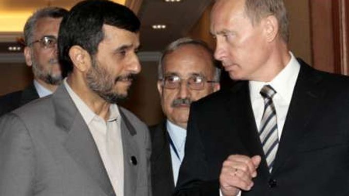 Putina do Íránu pozval prezident Mahmúd Ahmadínežád (archivní snímek)