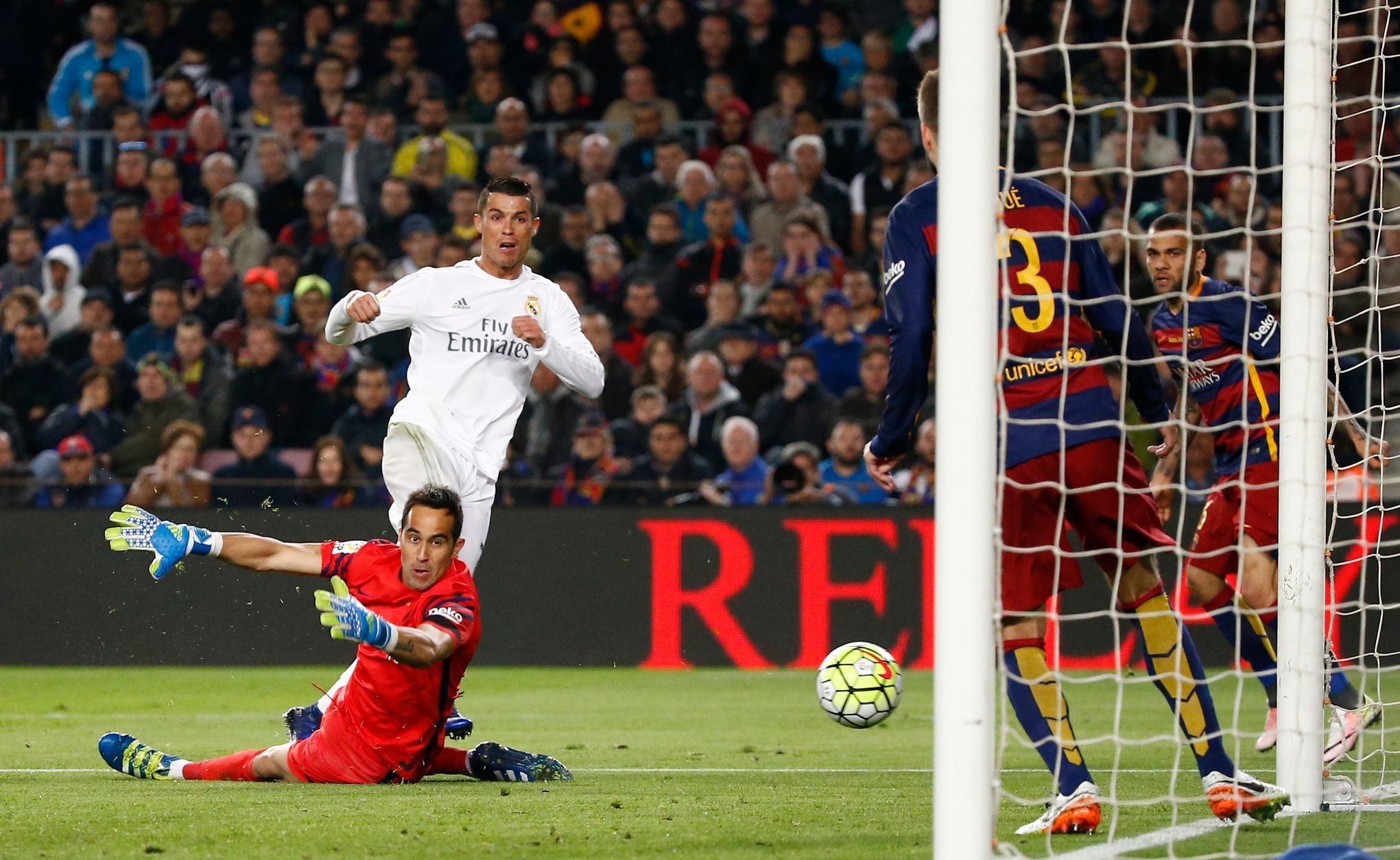 Barcelona-Real: Cristiano Ronaldo dává gól na 1:2