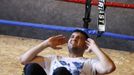 Unemployed Belgian Mohamed Sammar stretches as he takes part in a "Fit for a job" boxing class in Brussels June 14, 2013. Sammar, 27, has been looking for a job in the construction sector for 2 years. "Fit for a job" is the initiative of former Belgian boxing champion Bea Diallo, whose goal was to restore the confidence of unemployed people and help them find a job through their participation in sports. Picture taken June 14, 2013. REUTERS/Francois Lenoir (BELGIUM - Tags: SPORT BOXING SOCIETY BUSINESS EMPLOYMENT) Published: Čec. 5, 2013, 3:58 odp.