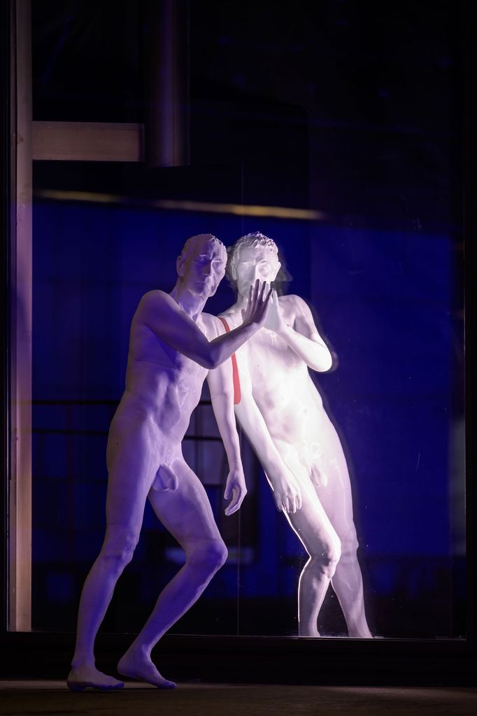 Snímek z instalace Moving Still na piazzettě Národního divadla.