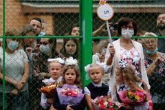 "Vymývání mozků." V ruských školách mají nové besedy, učí děti o smrti pro vlast