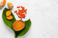 Češi se bojí zánětu, který ovlivňuje stárnutí. Z lékáren rychle mizí přírodní látky