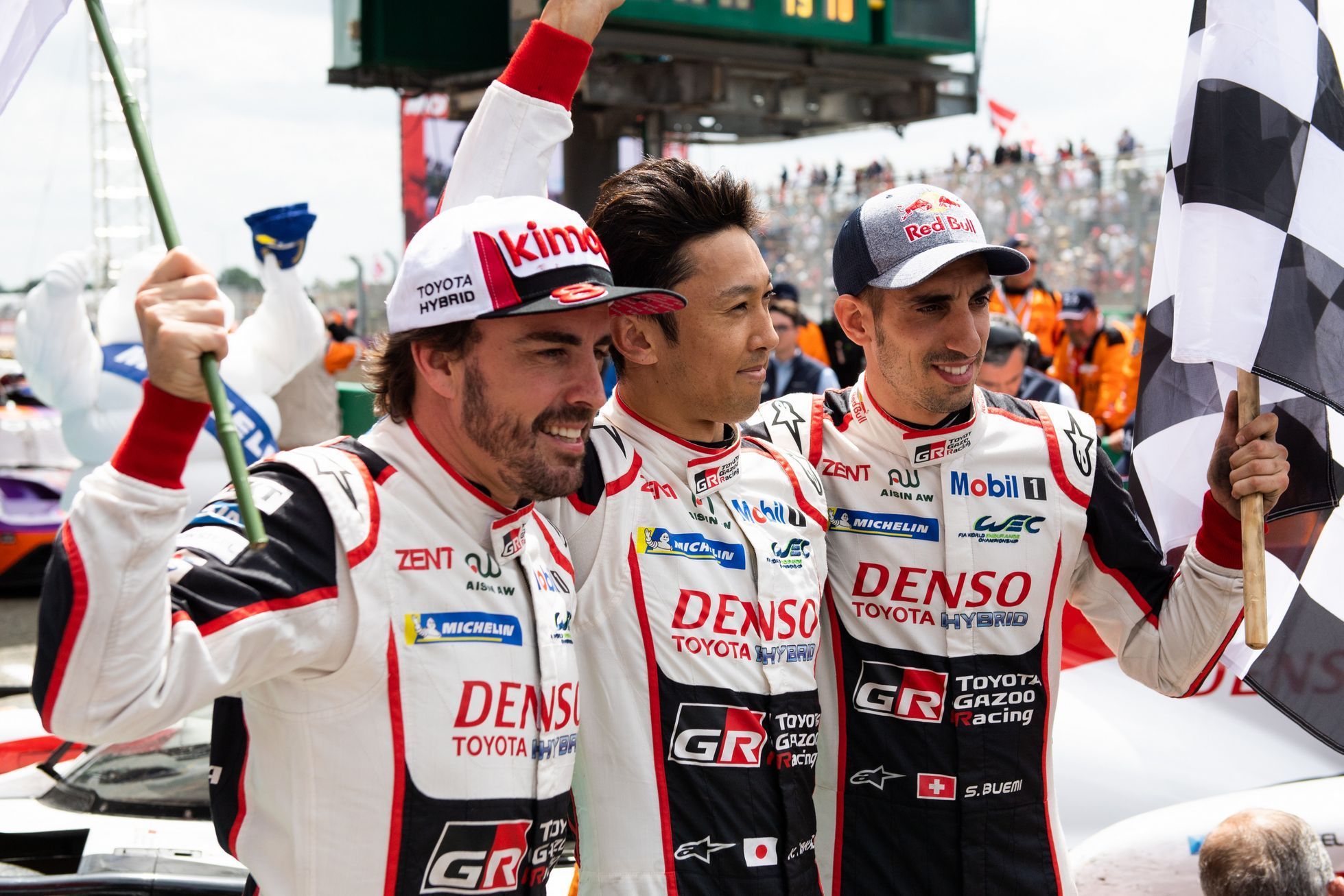Fernando Alonso. Kazuki Nakadžima a Sébastien Buemi ve čtyřiadvacetihodinovce v Le Mans 2019