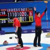 Číňané slaví triumf v zápase smíšených dvojic v curlingu Čína - Švýcarsko na ZOH 2022