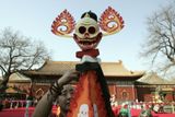 Tibeťan rovná hlavu ducha. Proběhne slavnost Da Gui, tedy bití ducha. Čína