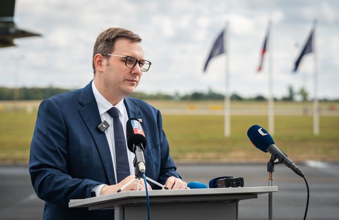 Ministr zahraničních věcí Jan Lipavský před odletem na setkání šéfů diplomacie v Kodani