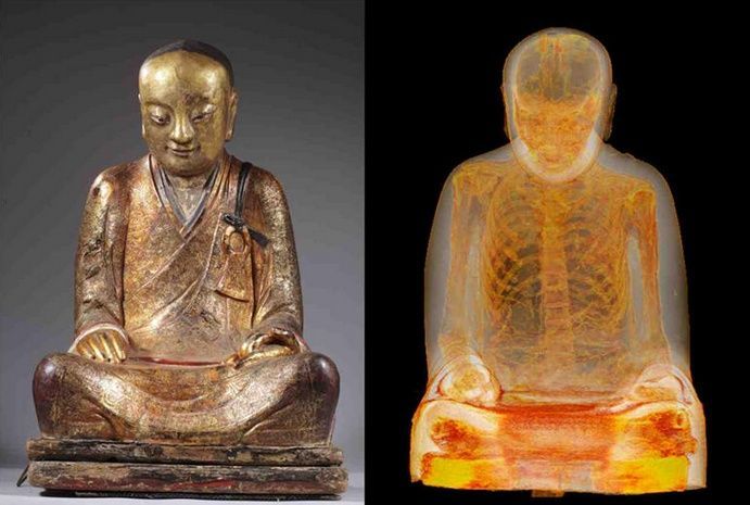 mumifikovaný mnich v soše