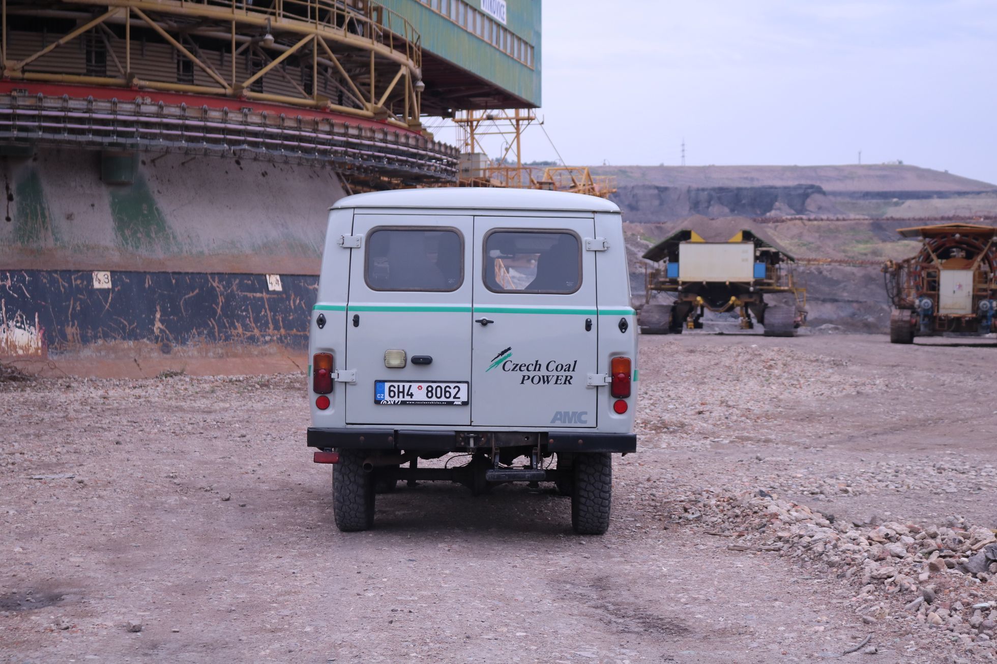 UAZ 2206 Buchanka Mostecko lom uhlí