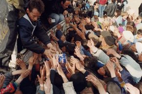 Foto: Před 25 lety vypravil Člověk v tísni první humanitární pomoc. Z party nadšenců je velký hráč