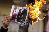 14. 1. - Nepokoje v Tunisku, prezident prchl ze země - Tunisané šokovali svět mohutnými demonstracemi a stávkami, které přerostly v krvavou revoluci. Policisté a vojáci zastřelili desítky lidí, ale dlouholetý diktátor Zín Abidín bin Alí 14. ledna 2011 uprchl a jeho režim se zhroutil. 
Tuniská vzpoura inspirovala další Araby, postupně se vzbouřil Egypt, Jemen, Bahrajn, Libye a Sýrie. Zrodilo se tak takzvané arabské jaro. O útěku prezidenta si můžete přečíst ve článku - zde .