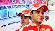 Fernando Alonso a Felipe Massa.