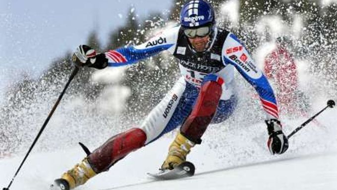 Stephane Tissot z Francie při sjezdu světového poháru v Shigakogen