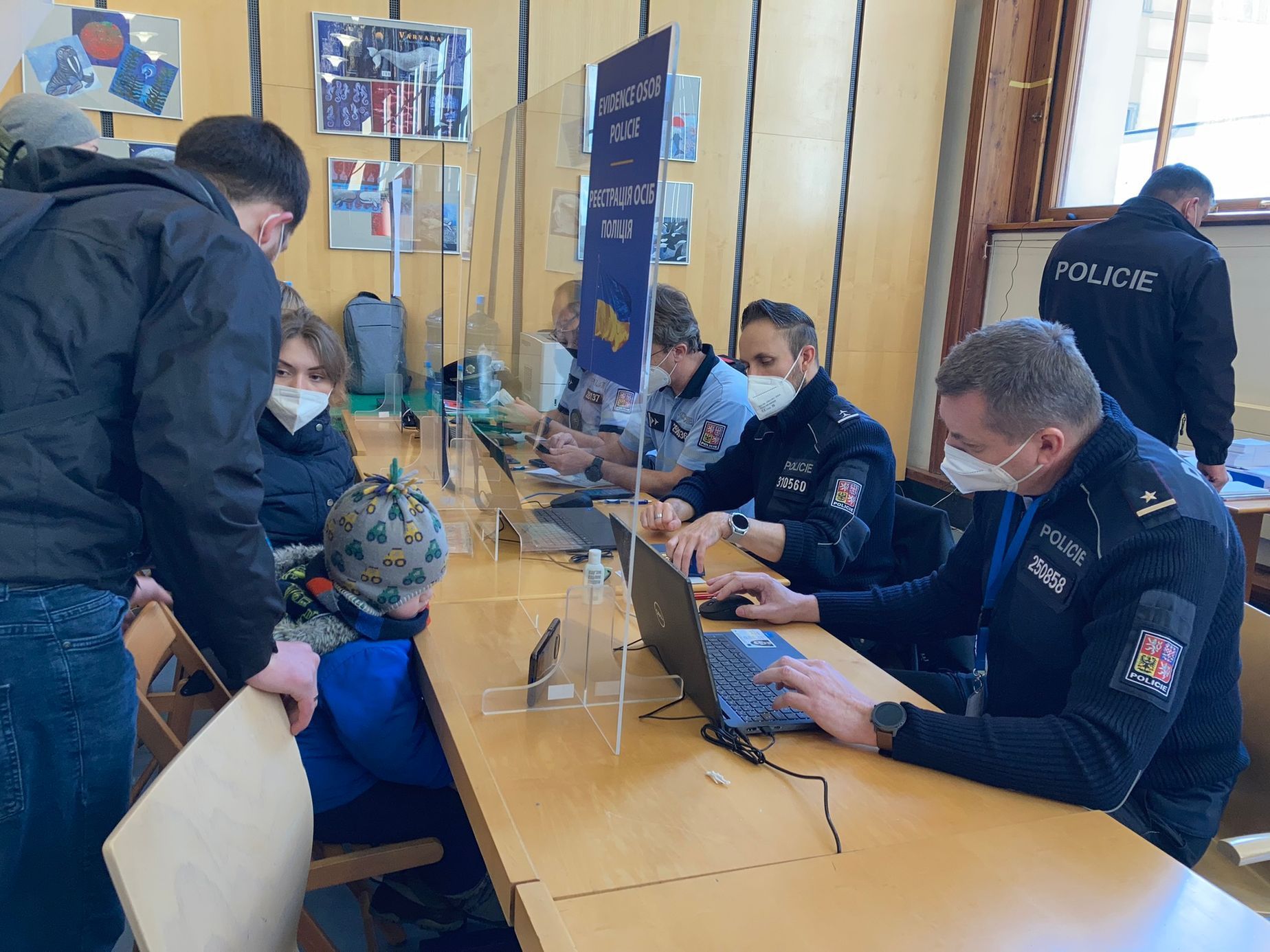 Asistenční centrum pomoci uprchlíkům z Ukrajiny v Praze v Městské knihovně.