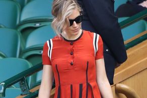 Když hvězdy fandí. Co oblékají slavní na Wimbledon?