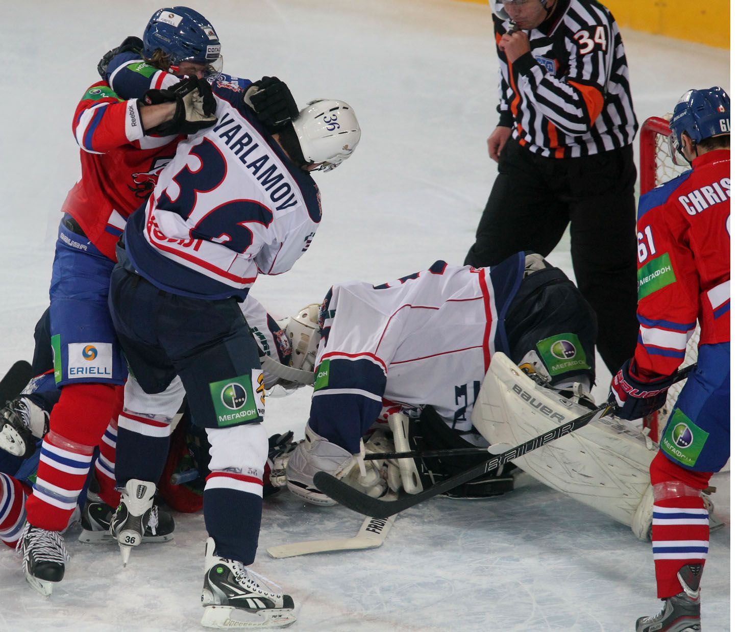 HC Lev Praha vs. Nižnij Novgorod (Varlamov a Voráček, bitka)