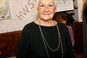 Říkali jí lvice. Kamila Moučková, hlasatelská hvězda Československé televize, slaví 90 let