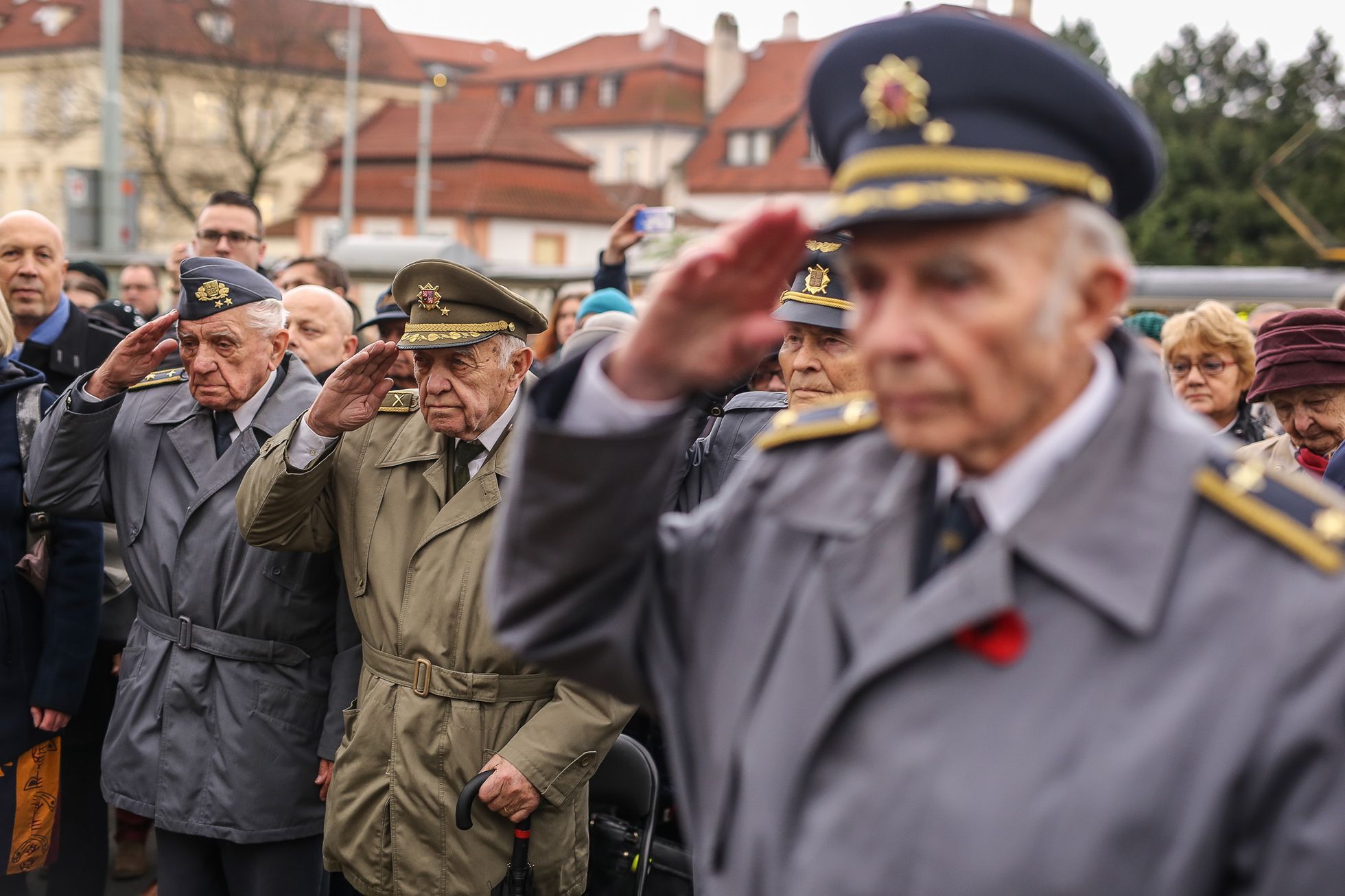Odhalení pamětní desky Čechoslovákům bojujícím v RAF na památníku na Klárově v Praze
