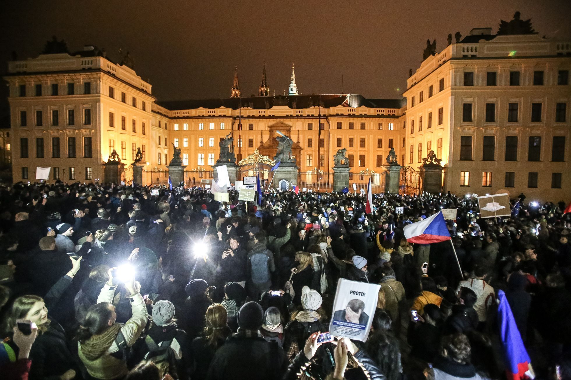 Oslava inaugurace Zemana a demonstrace za svobodná média na Václavském náměstí, Praha, 15.3.2018