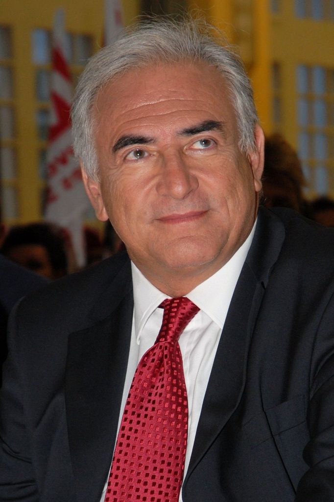 http://upload.wikimedia.org/wikipedia/commons/8/8e/Dominique_Strauss-Kahn_-_Strauss-Kahn_meeting_in_Toulouse_for_the_2007_French_presidential_election_0032_2007-04-13_cropped.jpg