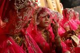 V indické Bombaji pak na konci listopadu proběhl hromadný muslimský svatební obřad.