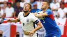 Harry Kane a Denis Vavro v osmifinále Eura 2024 Anglie - Slovensko