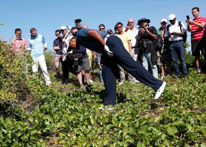 Woods na golfovém turnaji v Abu Dhabí