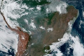Foto: Zachraňte plíce planety. Obří požáry decimují Amazonii, dým je vidět z vesmíru