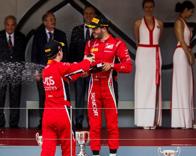 Antonio Fuoco a Louis Delétraz slaví double ve sprintu F2 v Monaku.