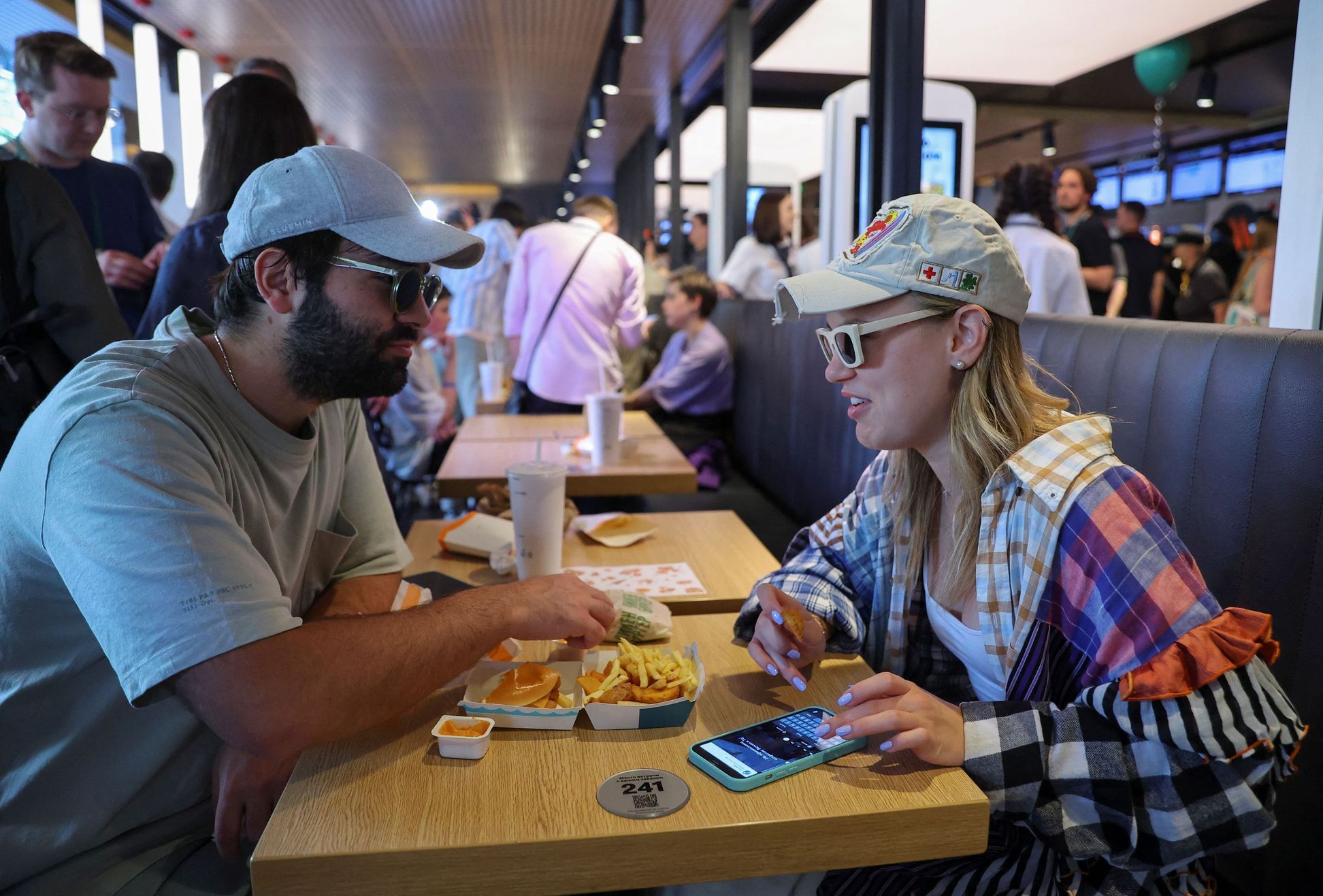 Ruský fastfood, Chutně a tečka, náhrada McDonald's
