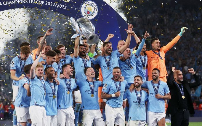 Fotbalisté Manchesteru City slaví triumf v Lize mistrů.