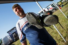 Radujte se, podivný Dakar končí. Zahoďte špatné vzpomínky i na pedálu prošlapané boty!