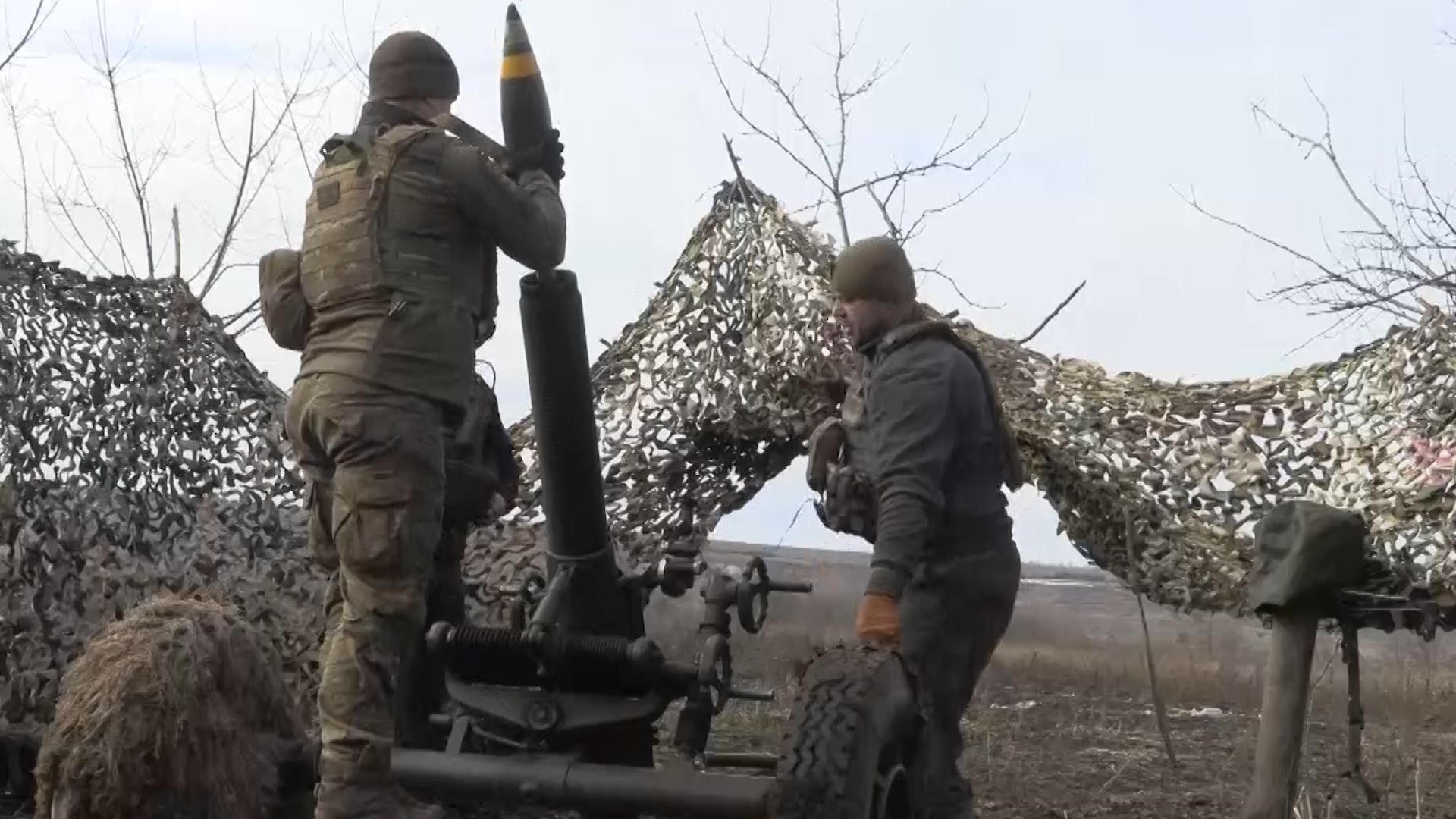 Les Ukrainiens utilisent de vieux mortiers français.  Ils avaient un énorme avantage sur les Soviétiques