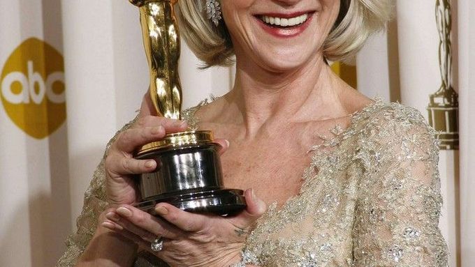 Helen Mirrenová si odnesla Oscara za roli ve filmu Královna.