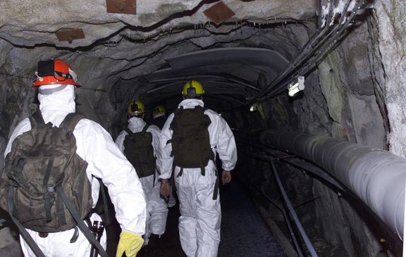 "Vypadá to tam naprosto příšerně. Nedokážu vám to ani popsat, nechci rozrušovat příbuzné obětí," vysvětloval později novinářům jeden ze zasahujících hasičů.