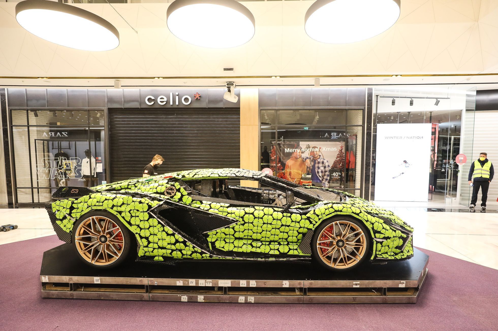 Lamborghini Sian z Lega v Obchodním centru Chodov