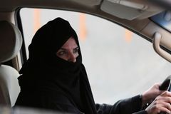Revoluce a konec tabu v Saúdské Arábii. Ženy smějí bez souhlasu mužů cestovat