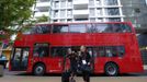 Members of the Canadian women's soccer team arrive at the Athletes' Village at the Olympic Park in London July 18, 2012. REUTERS/Jae C. Hong/Pool (BRITAIN - Tags: SPORT OLYMPICS SOCCER) Published: Čec. 18, 2012, 8:56 odp.