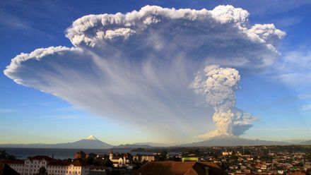 Chilská sopka vybuchla po více než 60 letech spánku
