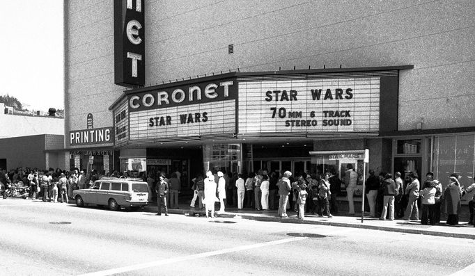 Před 45 lety měl v roce 1977 v USA premiéru první díl americké filmové ságy Star Wars a zrodil se tak kulturní fenomén, který trvá dodnes.