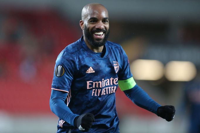 Alexandre Lacazette slaví gól do sítě Slavie