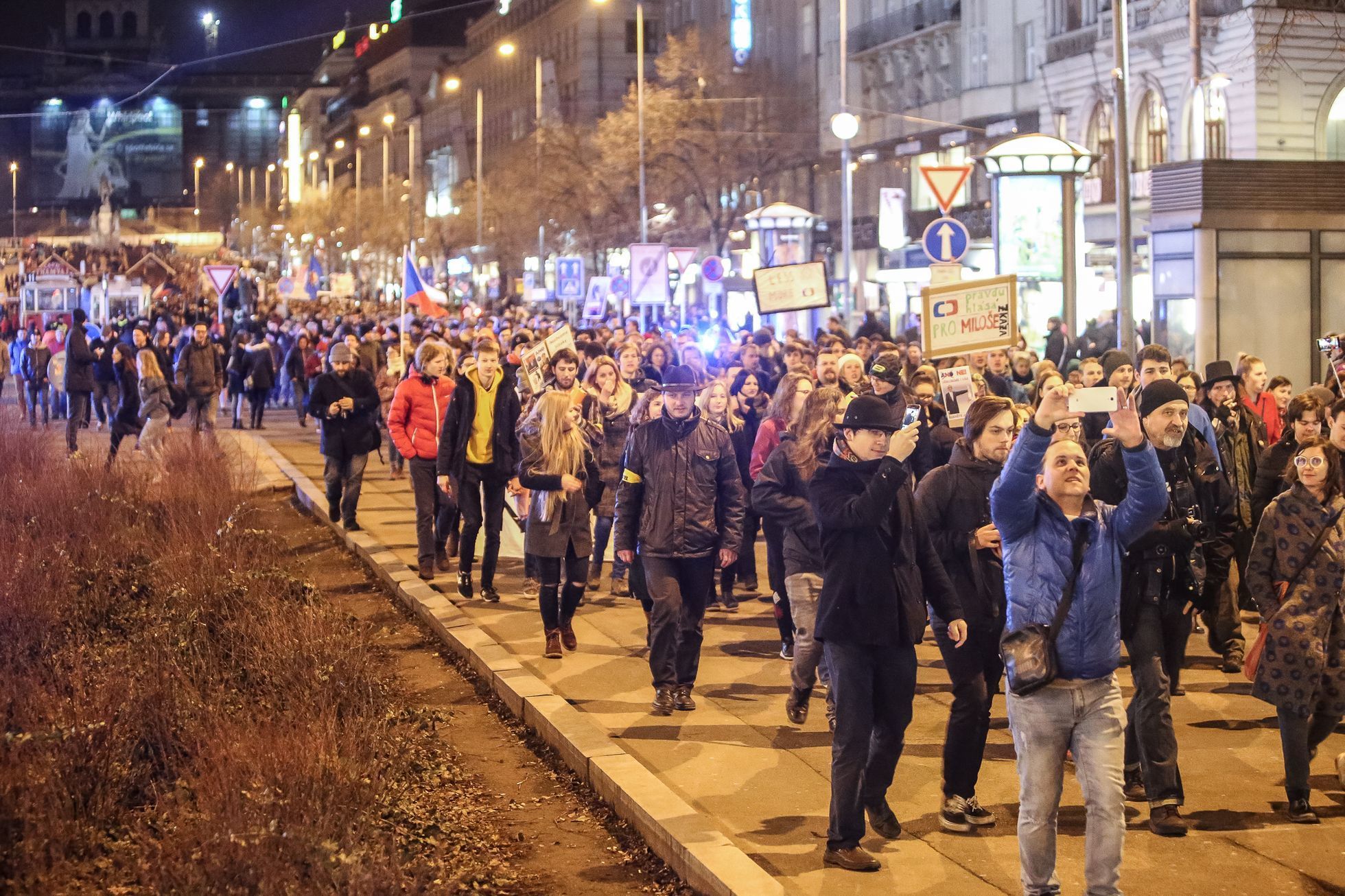 Oslava inaugurace Zemana a demonstrace za svobodná média na Václavském náměstí, Praha, 15.3.2018