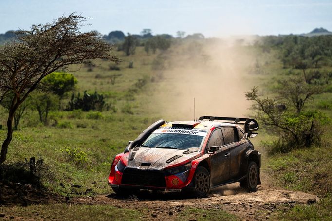 Thierry Neuville v Hyundai na trati Rallye Safari 2025